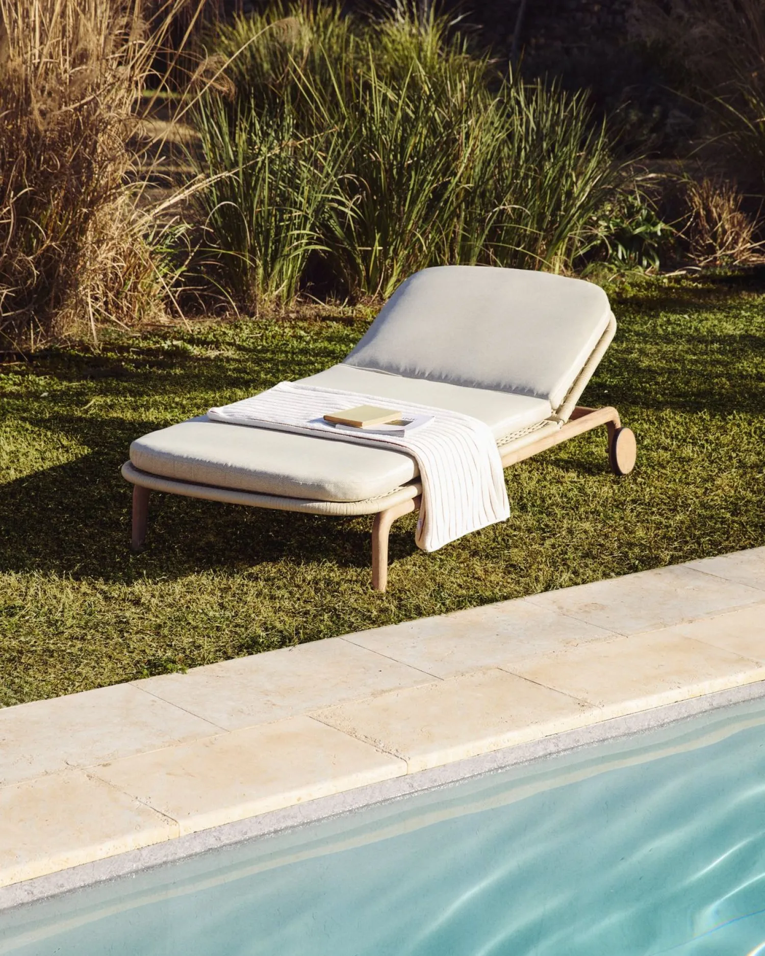 Tuinstoelen-Kave Home Alipa Outdoor Ligstoel Ecru