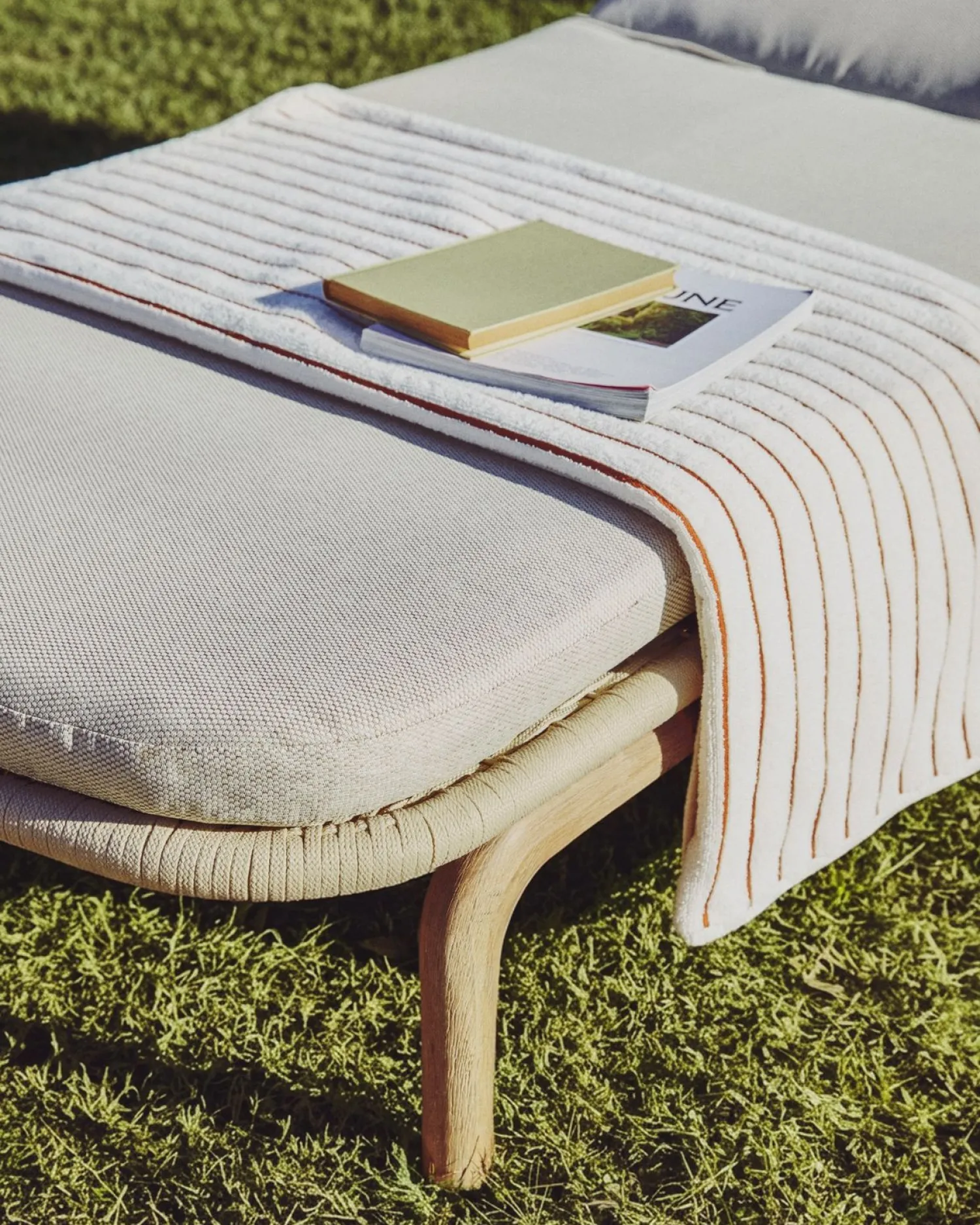 Tuinstoelen-Kave Home Alipa Outdoor Ligstoel Ecru