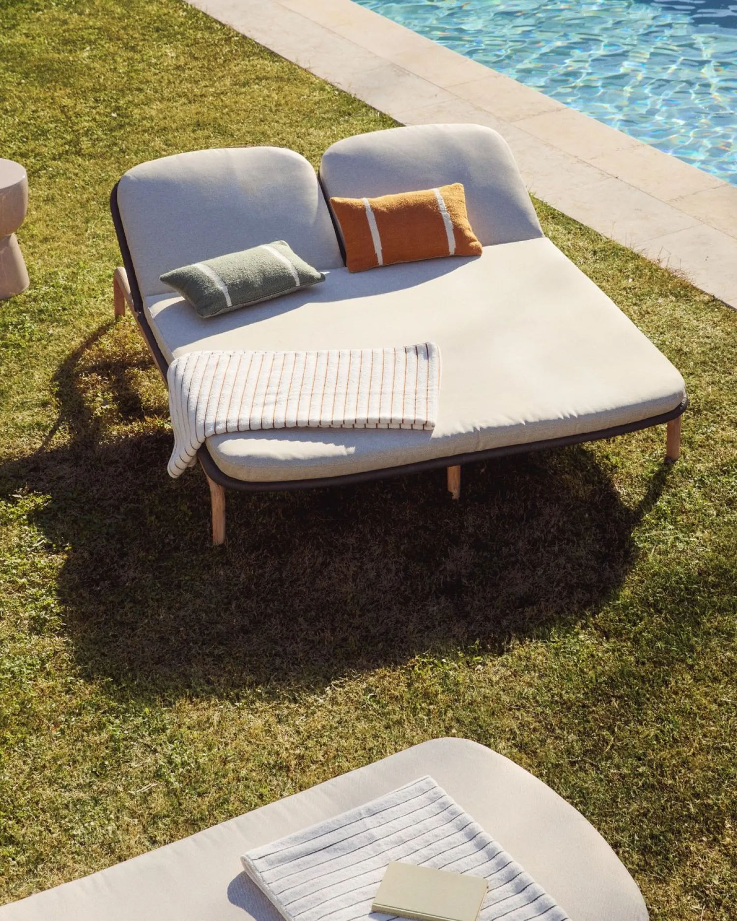 Tuinstoelen-Kave Home Alipa 2-persoons Ligstoel Antraciet