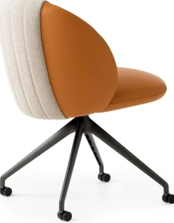 Design Stoelen|Eetkamerstoelen Met Wieltjes-Leolux Baani Eetkamerstoel Cognac