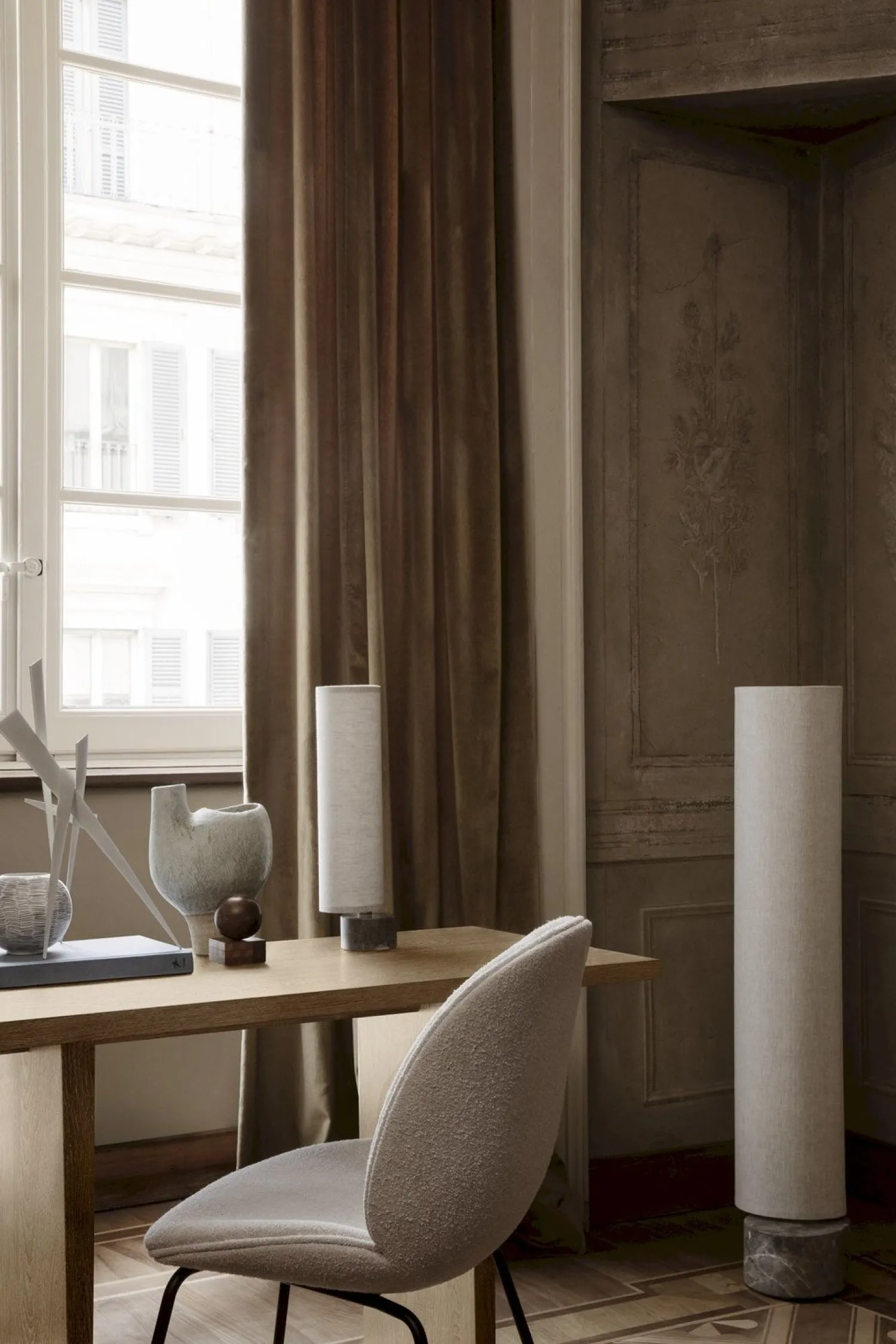 Design Stoelen|Kuipstoelen-GUBI Beetle Eetkamerstoel Light Bouclé