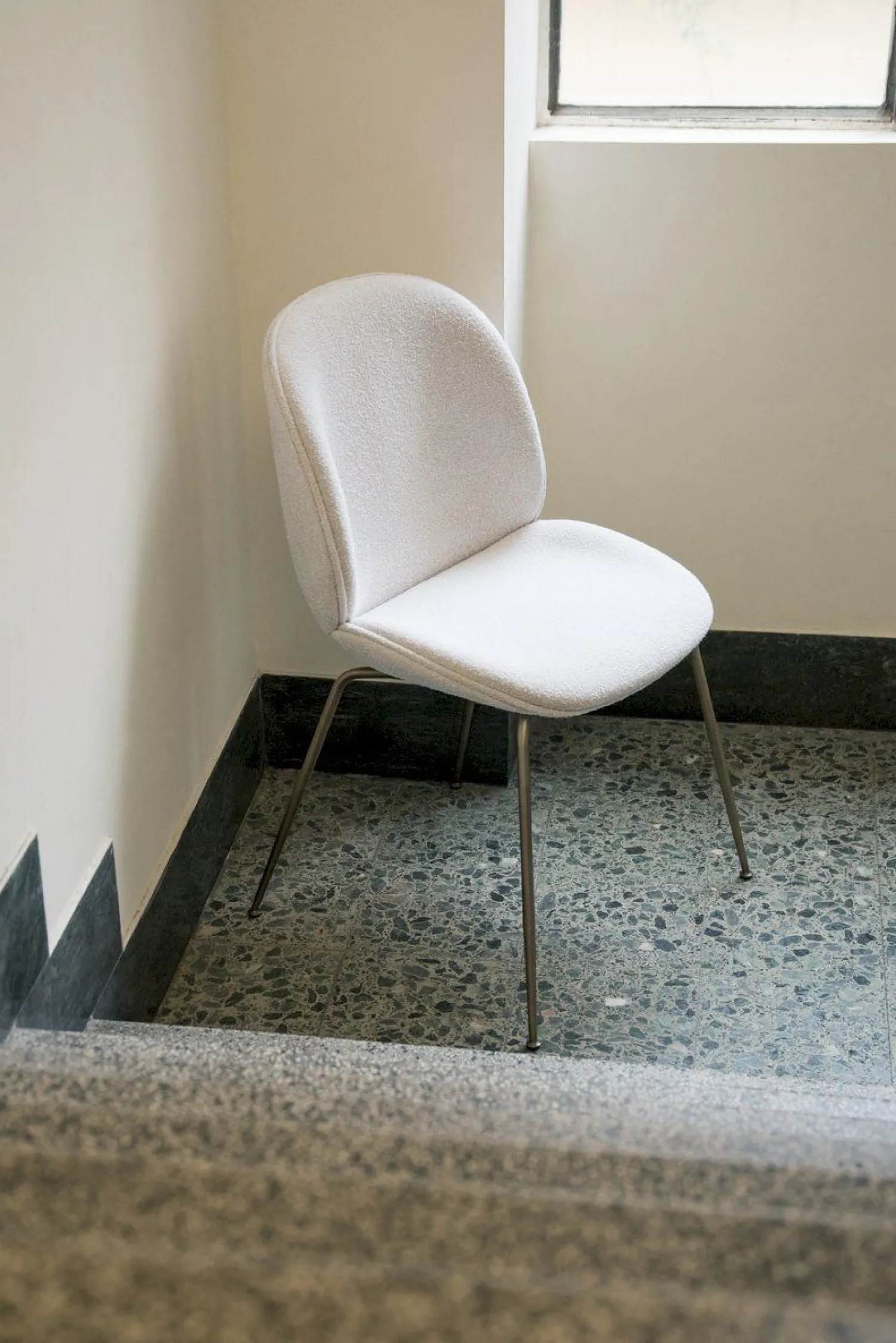 Design Stoelen|Kuipstoelen-GUBI Beetle Eetkamerstoel Light Bouclé