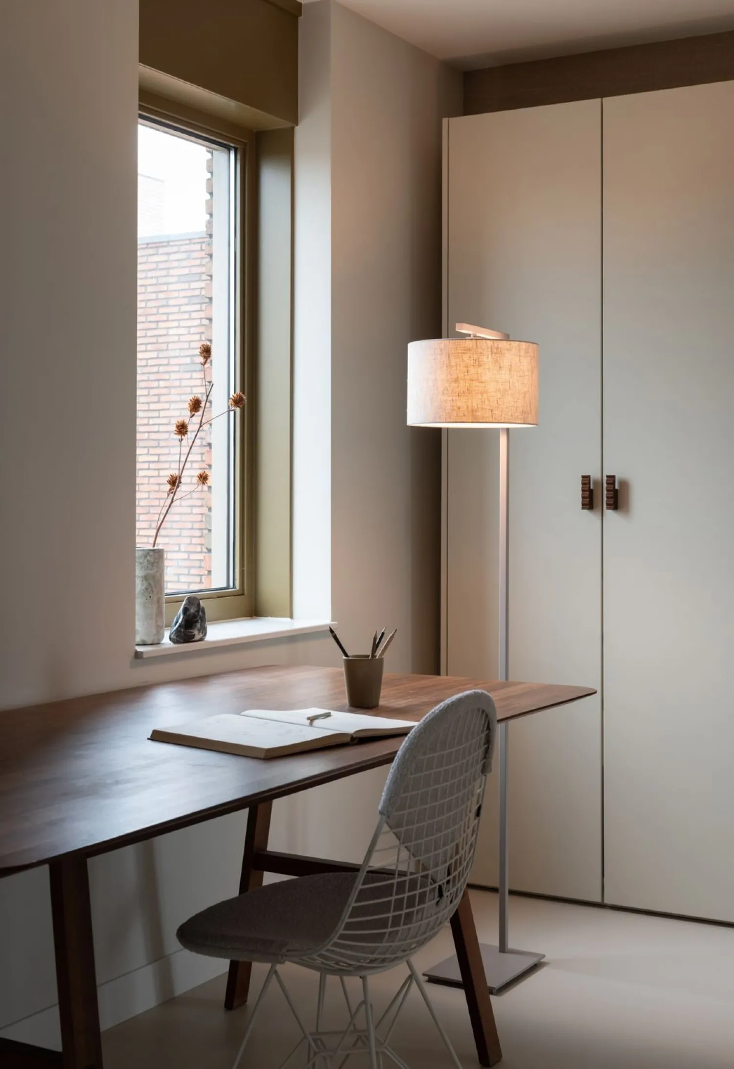 Moderne Vloerlampen|Vloerlampen-It's about RoMi Boston M Vloerlamp Sand, Light Linen