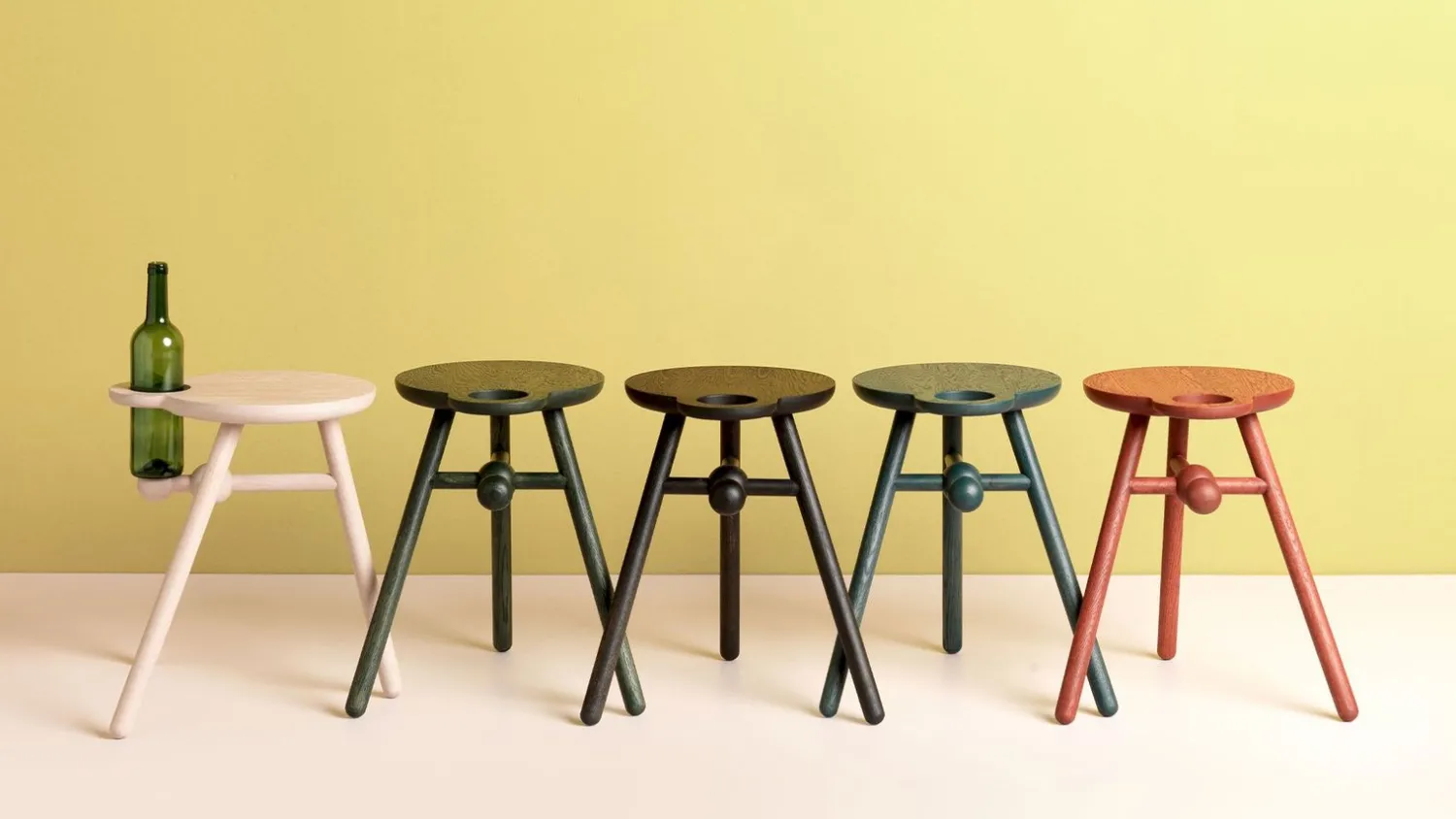 Houten Bijzettafels|Ronde Bijzettafels-Pode Bottle Stool Bijzettafel Rood