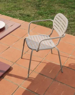 Tuinstoelen-Kave Home Brai Tuin Armstoel Taupe