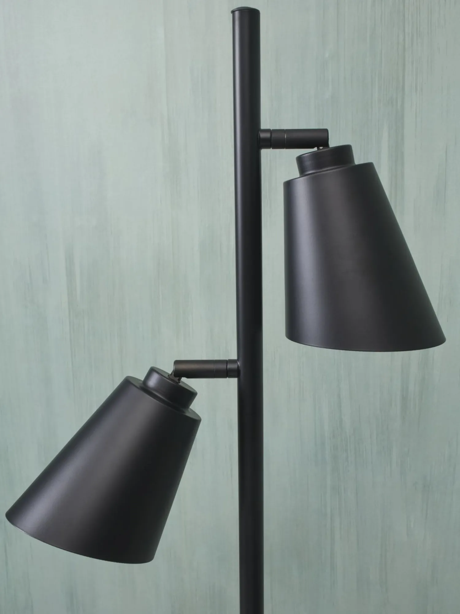 Industriële Vloerlampen|Vloerlampen-It's about RoMi Bremen 2 spots Vloerlamp Black