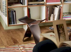 Poefjes & Krukjes-Vitra Butterfly Kruk Donkerbruin