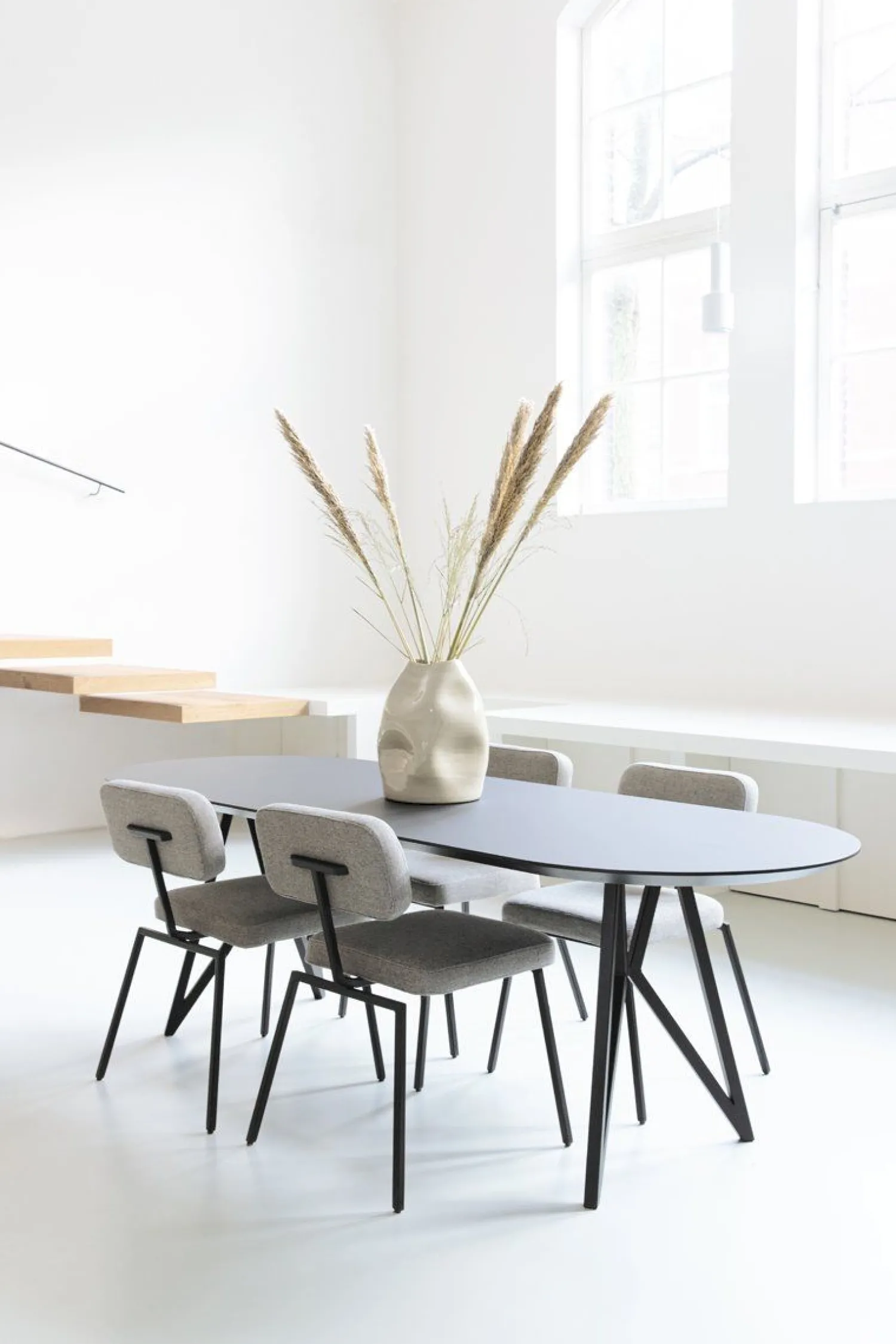 Houten Eettafels|Ovale Eettafels-Studio HENK Butterfly Plat Ovaal Eettafel Zwart