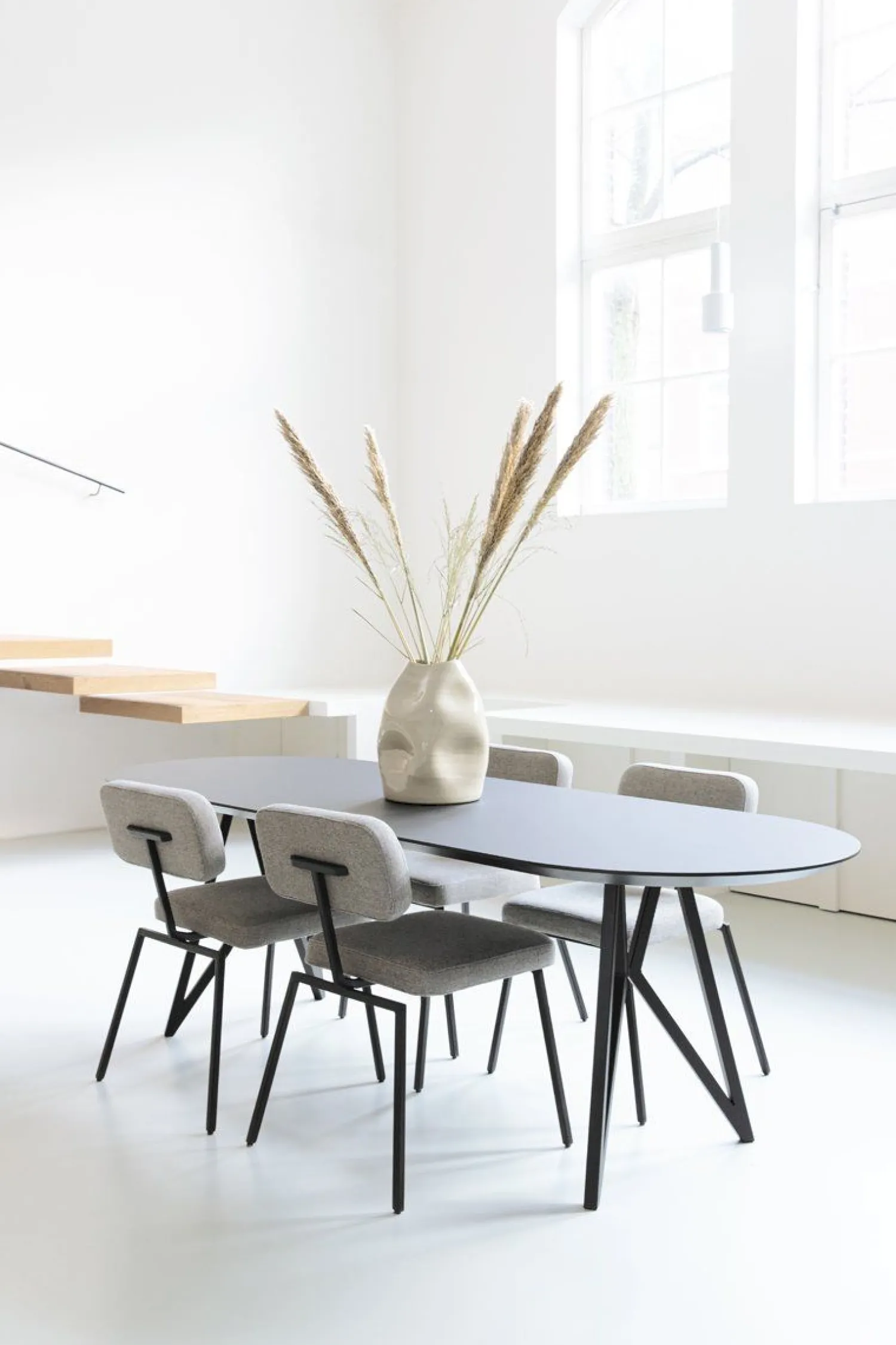 Houten Eettafels|Ovale Eettafels-Studio HENK Butterfly Plat Ovaal Eettafel Zwart