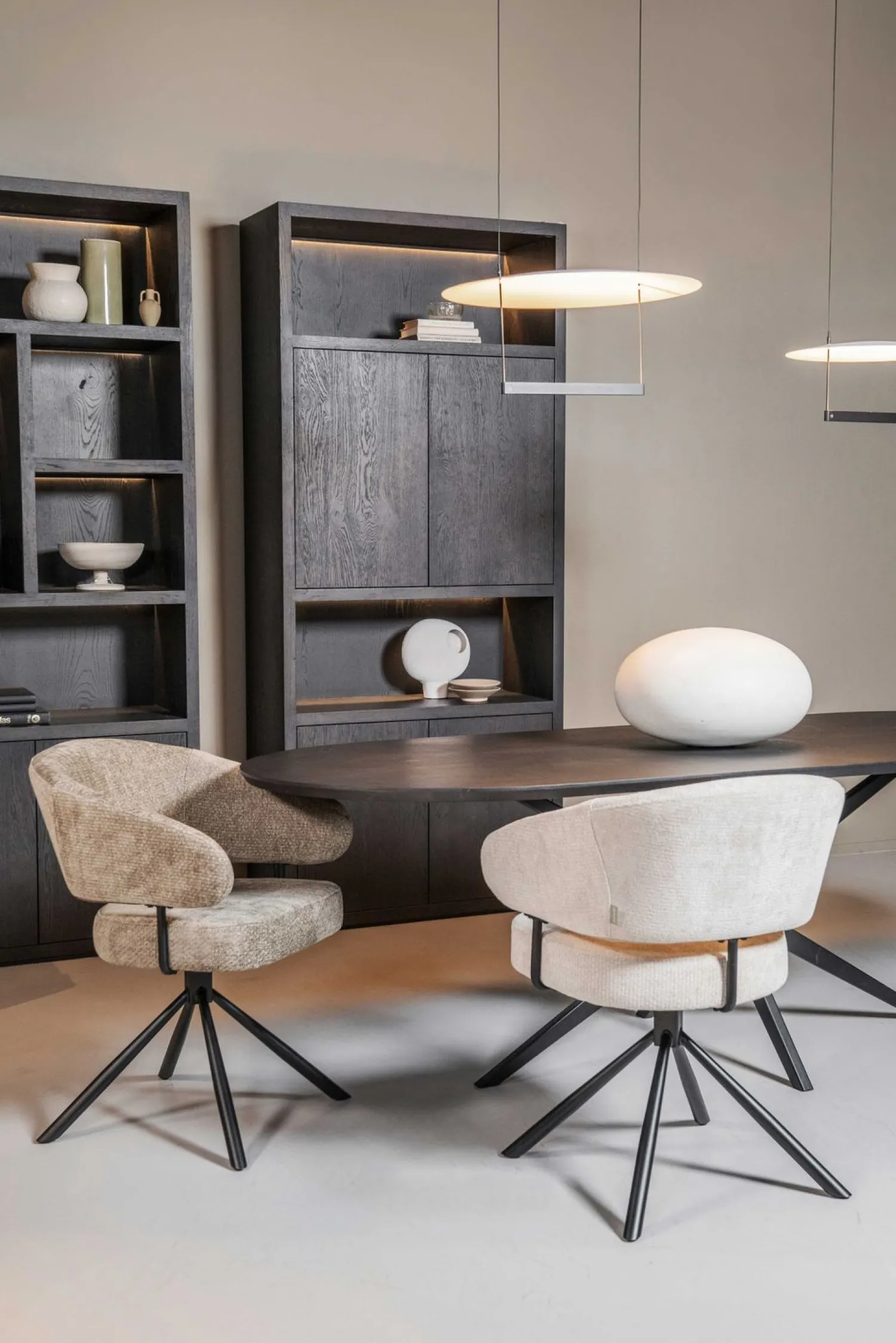 Eetkamerstoelen Met Armleuning-Eijerkamp Collectie Camille Eetkamerstoel Beige