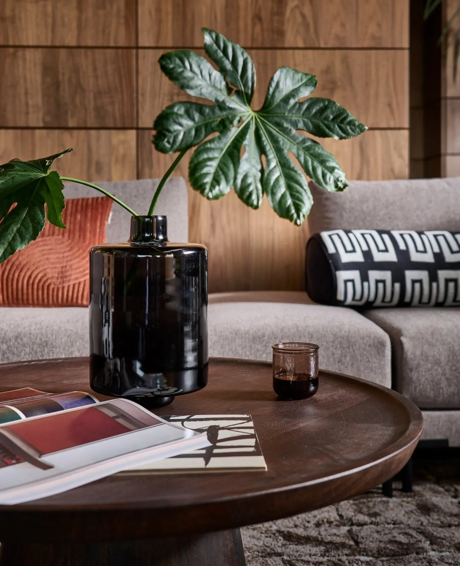 Houten Bijzettafels|Ronde Bijzettafels-vtwonen Coffee A Gogo Bijzettafel Walnut