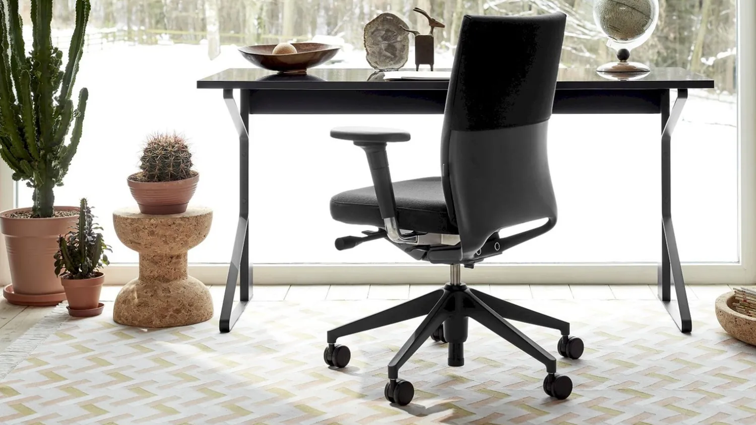 Ronde Bijzettafels-Vitra Cork model E Bijzettafel Bruin