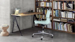 Ronde Bijzettafels-Vitra Cork model E Bijzettafel Bruin