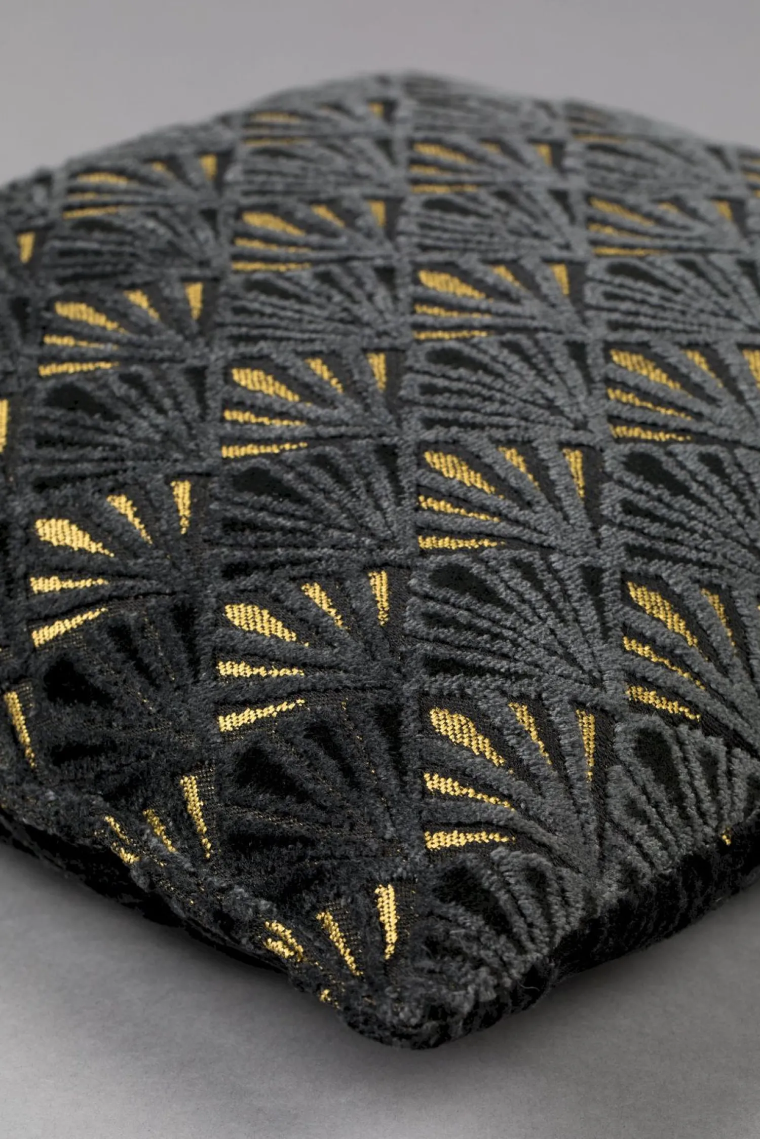 Sierkussens & Plaids-Dutchbone Daisy Kussen Gold