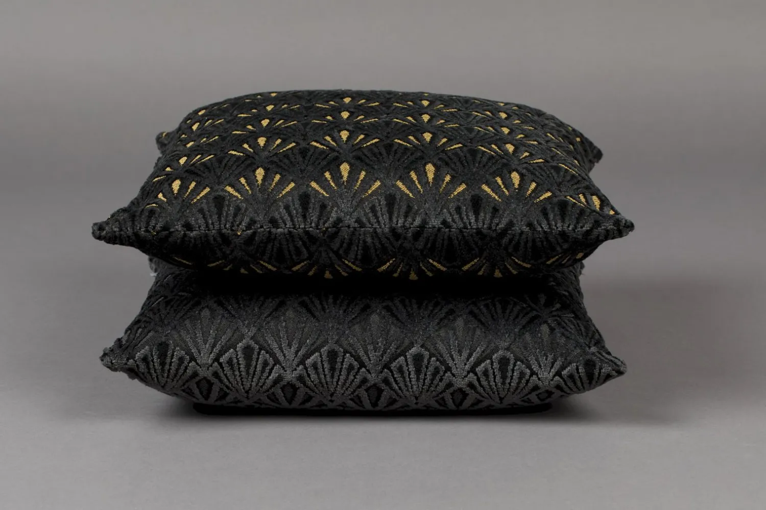 Sierkussens & Plaids-Dutchbone Daisy Kussen Gold