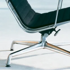 Design Fauteuils-Vitra Eames EA 124 Fauteuil Zwart