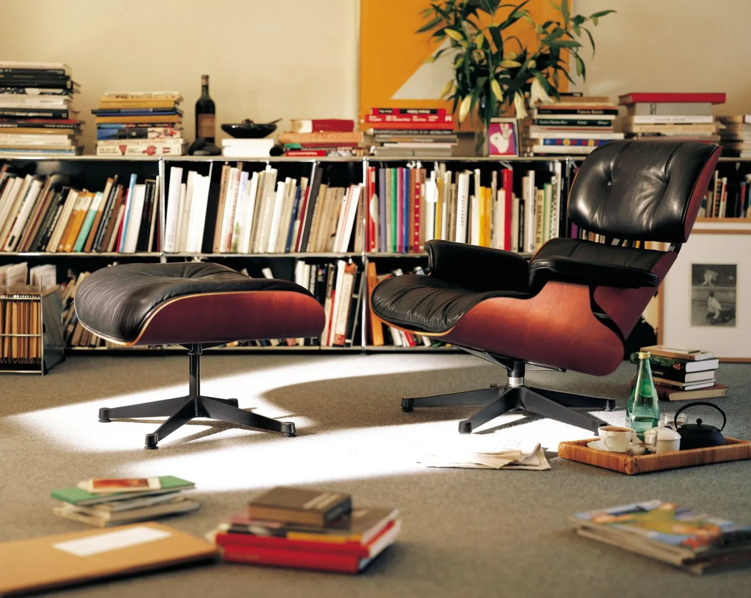 Leren Fauteuils|Draaifauteuils-Vitra Eames Lounge Chair & Hocker Zwart