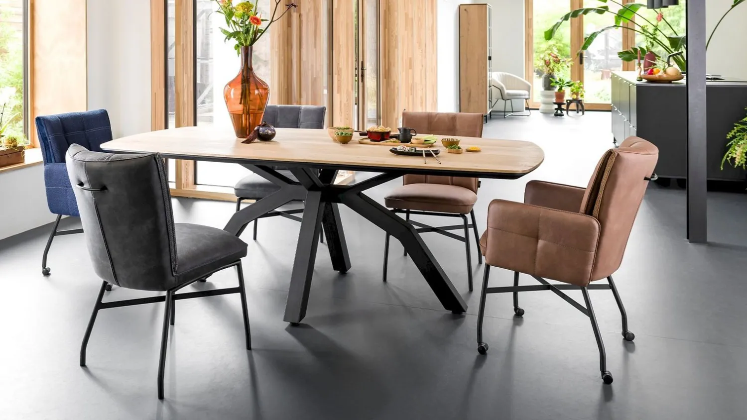 Eetkamerstoelen Met Wieltjes|Eetkamerstoelen Met Armleuning-Henders en Hazel Eden Armstoel Cognac