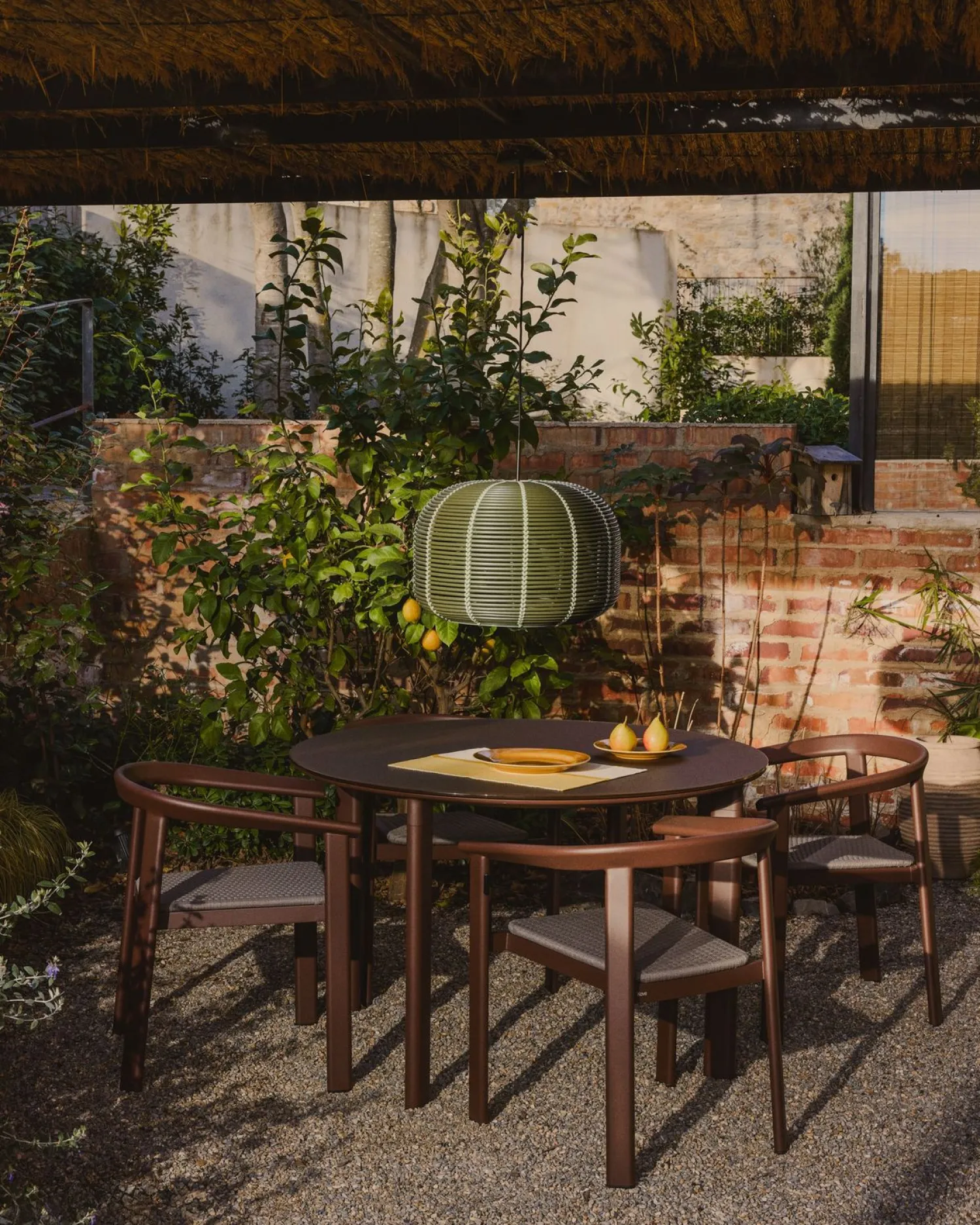 Tuintafels-Kave Home Erice Ronde Tuintafel Bruin