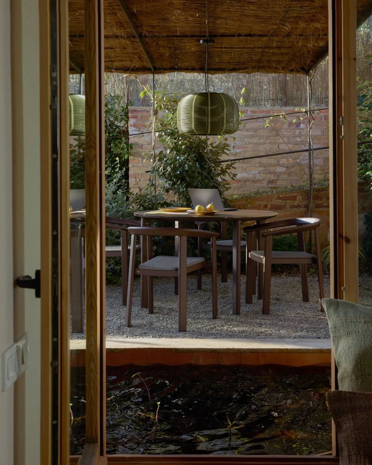 Tuintafels-Kave Home Erice Ronde Tuintafel Bruin