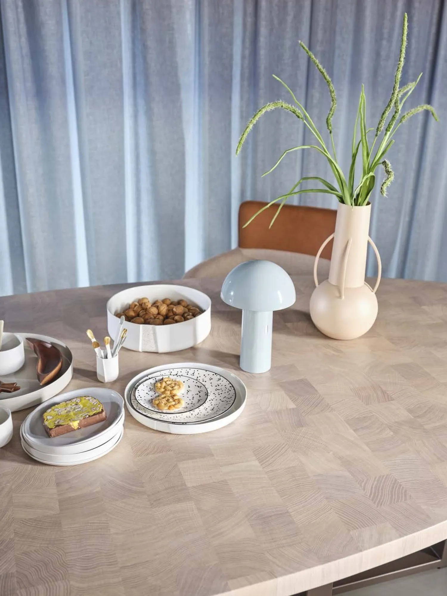 Houten Eettafels|Ovale Eettafels-Bert Plantagie Eris Eettafel Naturel