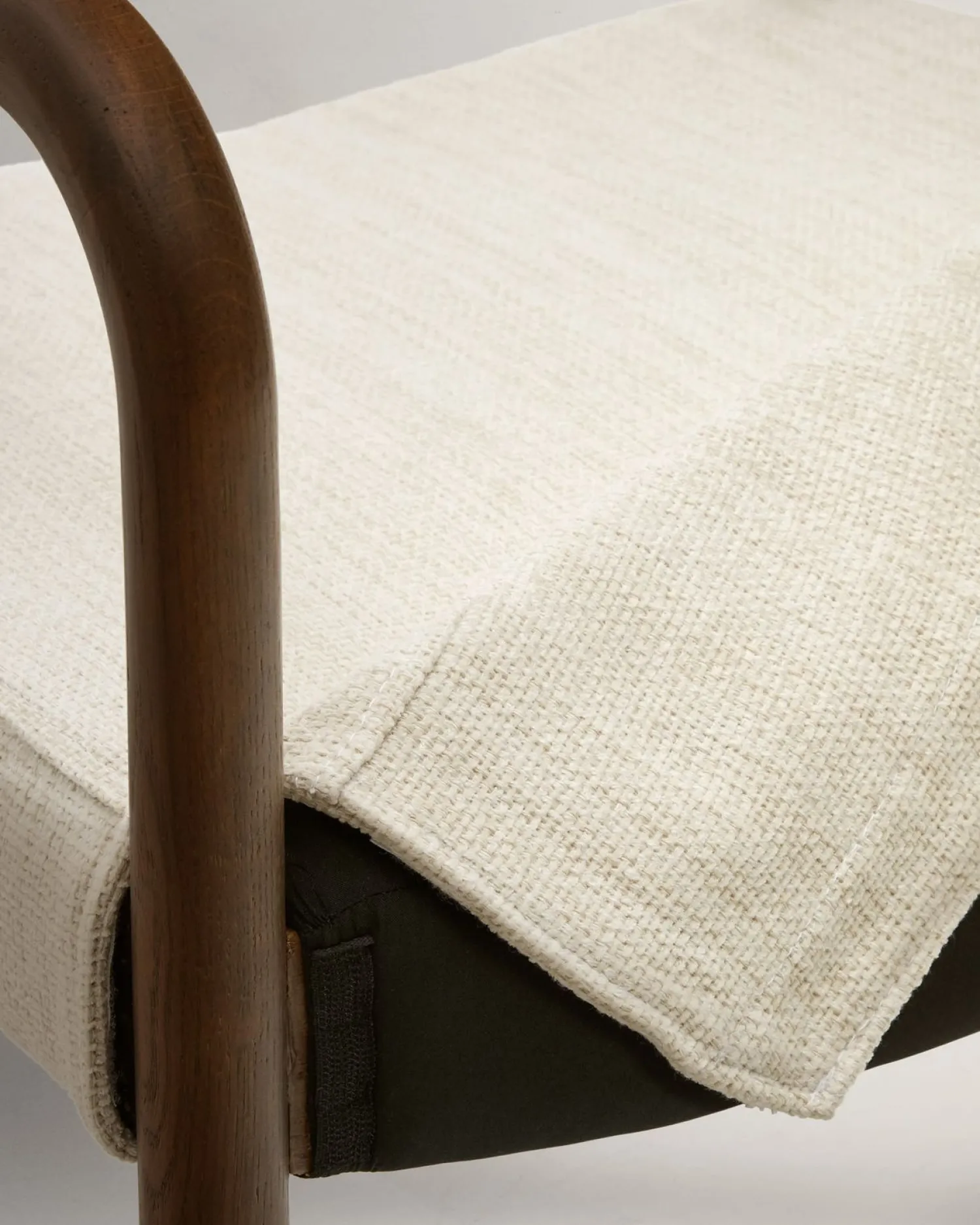 Eetkamerstoelen Met Armleuning-Kave Home Falconera Armstoel Beige, Walnoot