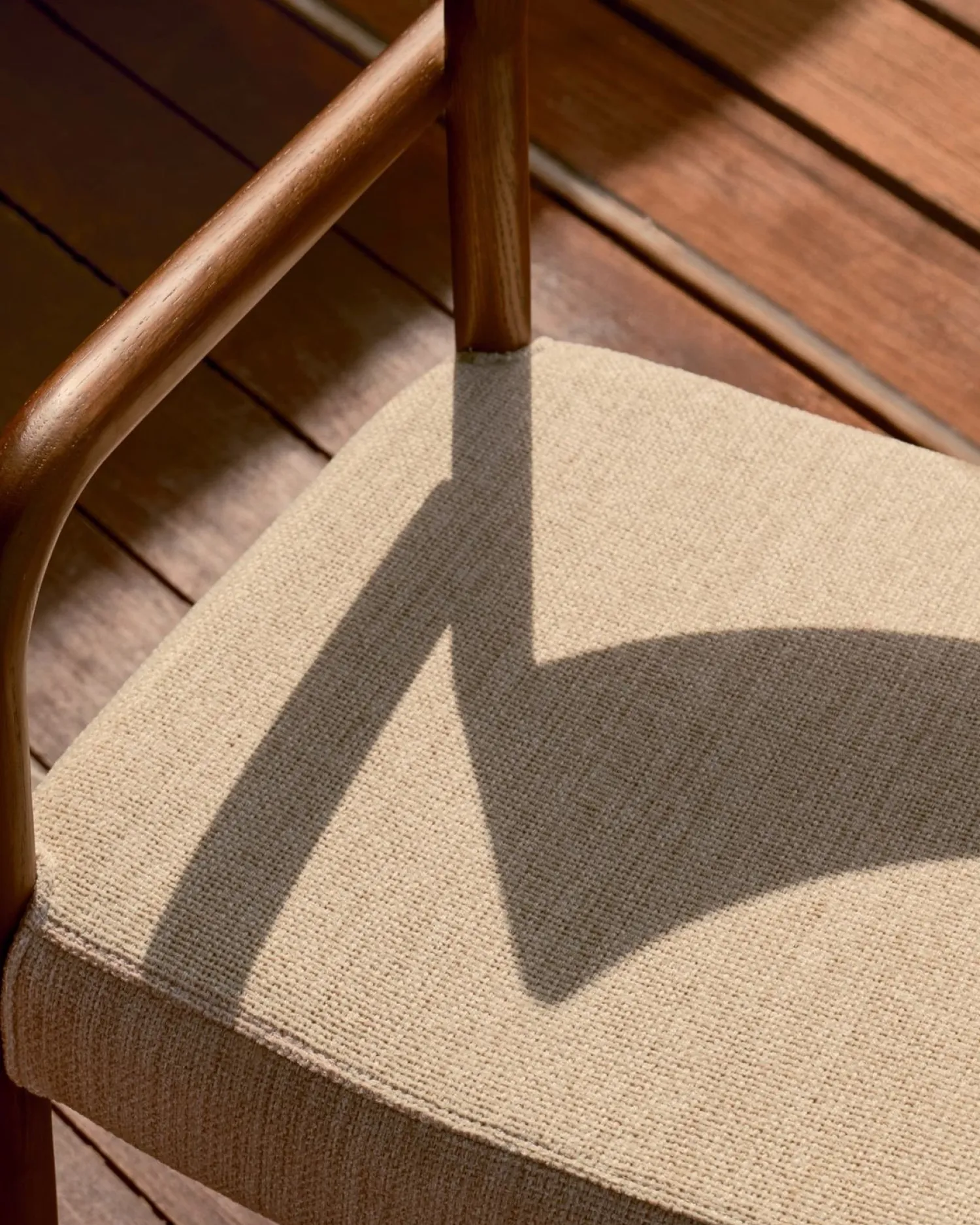 Eetkamerstoelen Met Armleuning-Kave Home Falconera Armstoel Beige, Walnoot