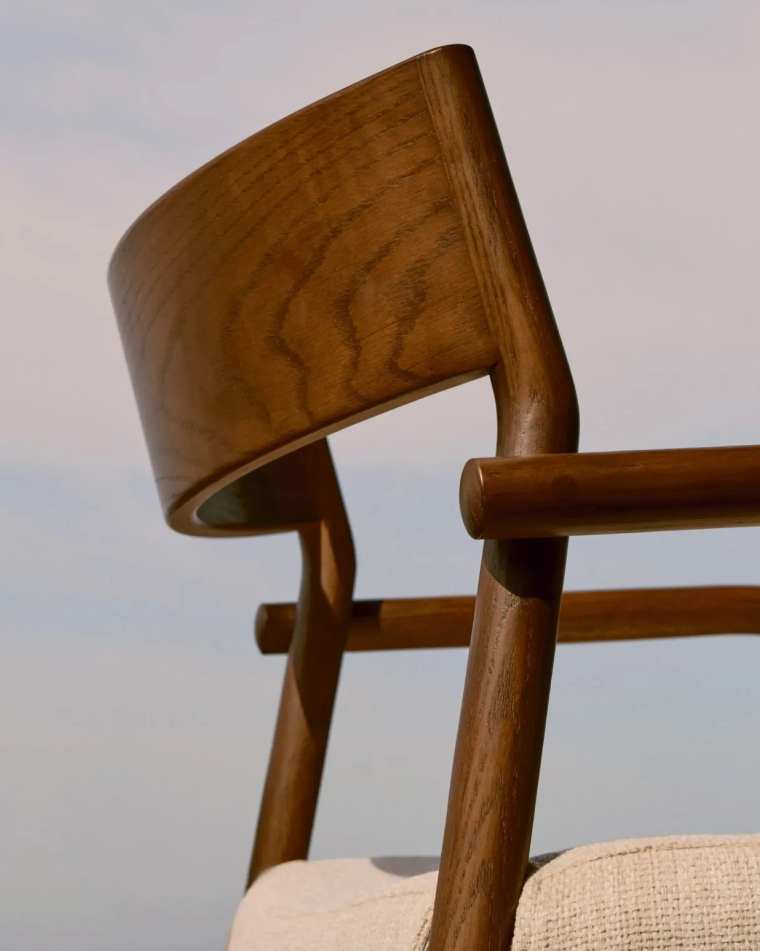 Eetkamerstoelen Met Armleuning-Kave Home Falconera Armstoel Beige, Walnoot