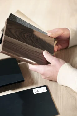 Houten Eettafels|Rechthoekige Eettafels-Studio HENK Flyta Eettafel Naturel