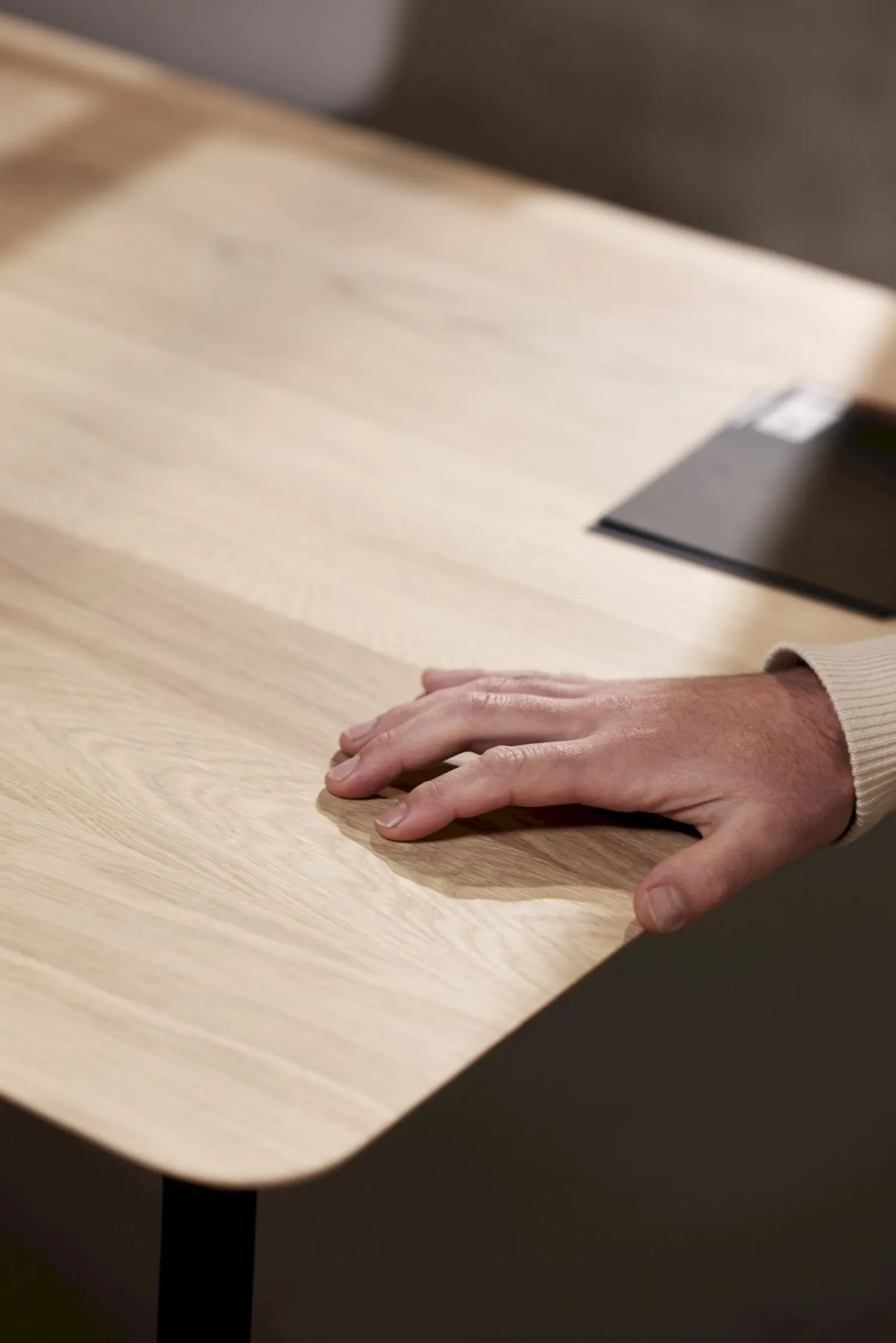 Houten Eettafels|Rechthoekige Eettafels-Studio HENK Flyta Eettafel Naturel