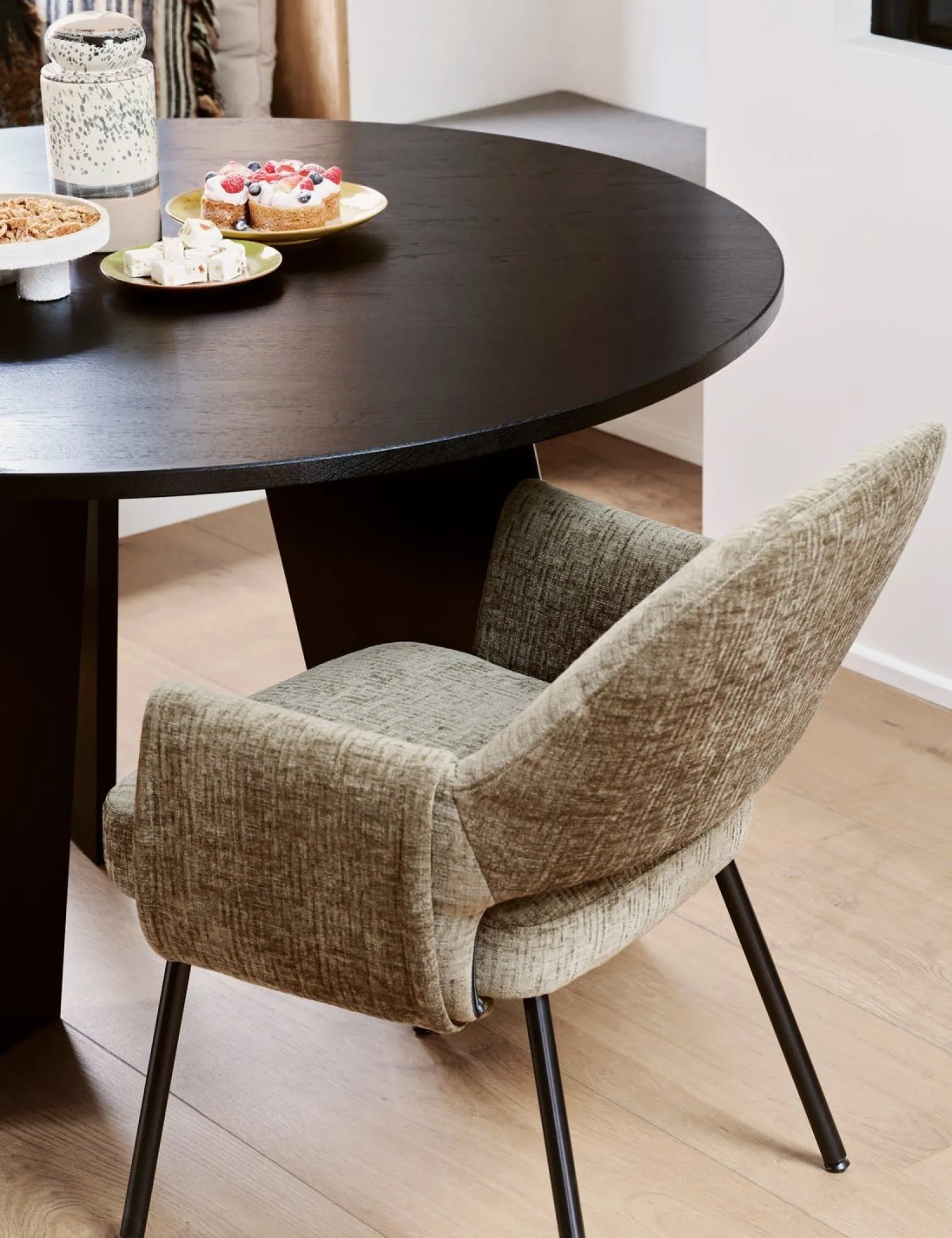 Houten Eettafels|Ronde Eettafels-WOOOD Fries Eettafel Blacknight