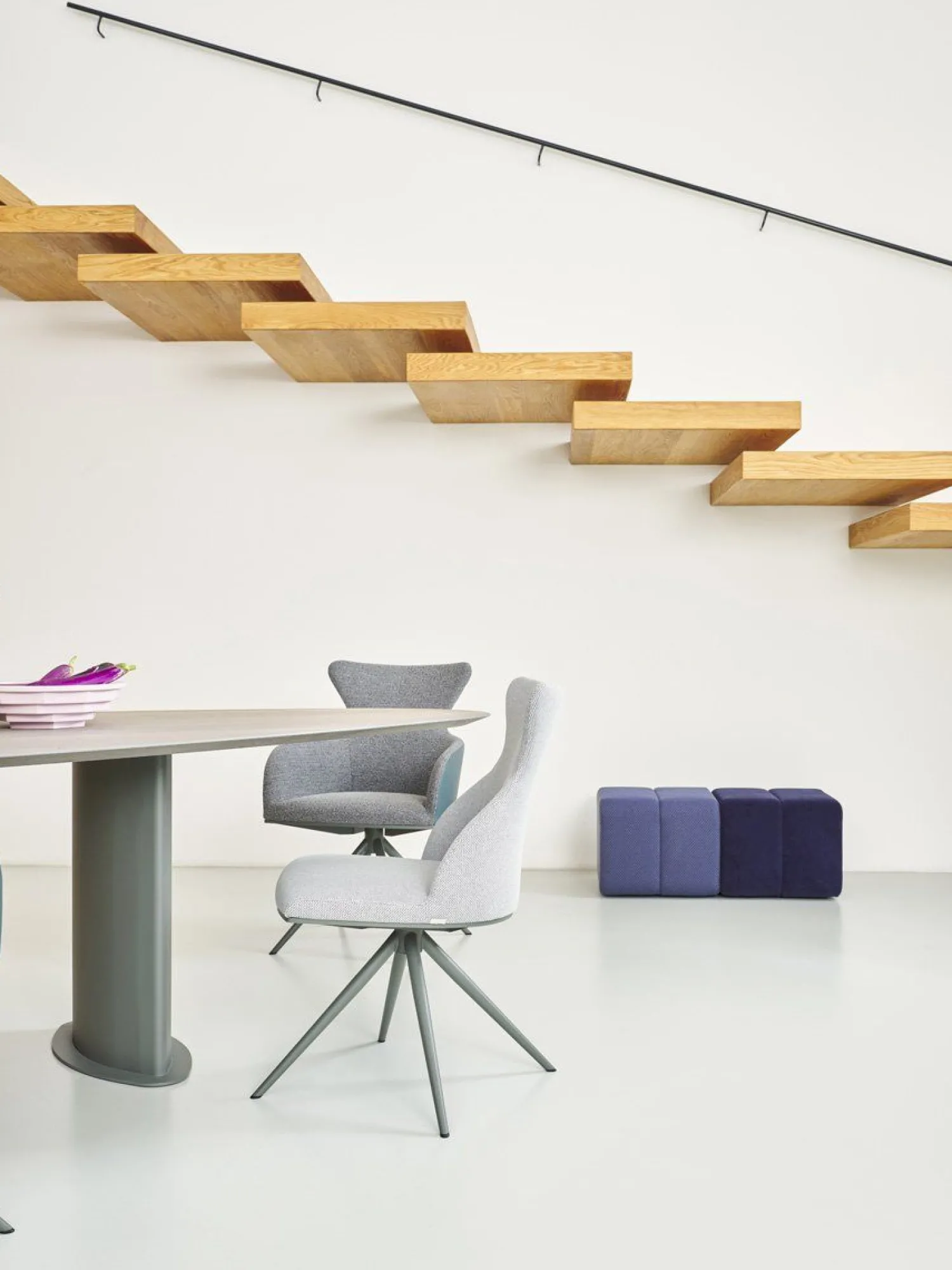 Design Stoelen|Draaibare Eetkamerstoelen-Bert Plantagie Iuno Armstoel Kurkuma