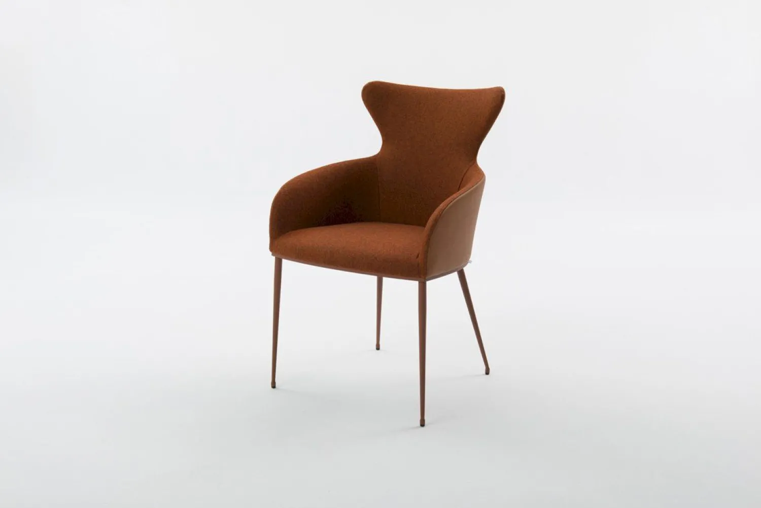 Design Stoelen|Draaibare Eetkamerstoelen-Bert Plantagie Iuno Armstoel Kurkuma
