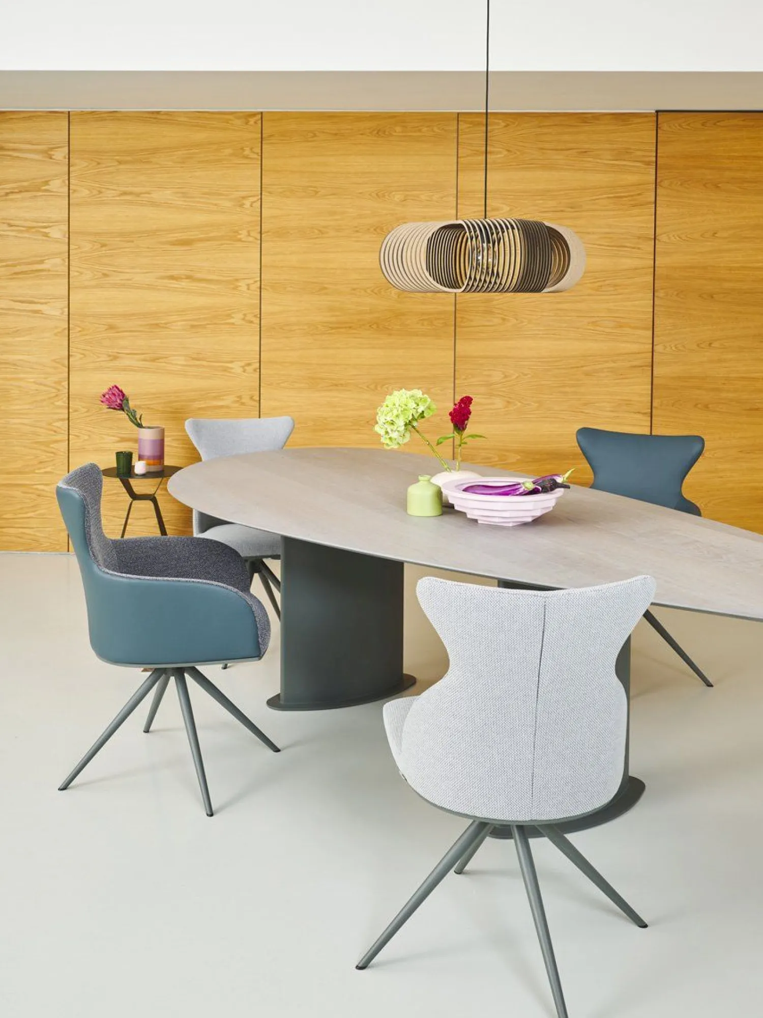 Design Stoelen|Draaibare Eetkamerstoelen-Bert Plantagie Iuno Armstoel Kurkuma