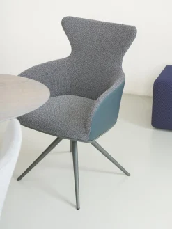 Design Stoelen|Draaibare Eetkamerstoelen-Bert Plantagie Iuno Armstoel Kurkuma