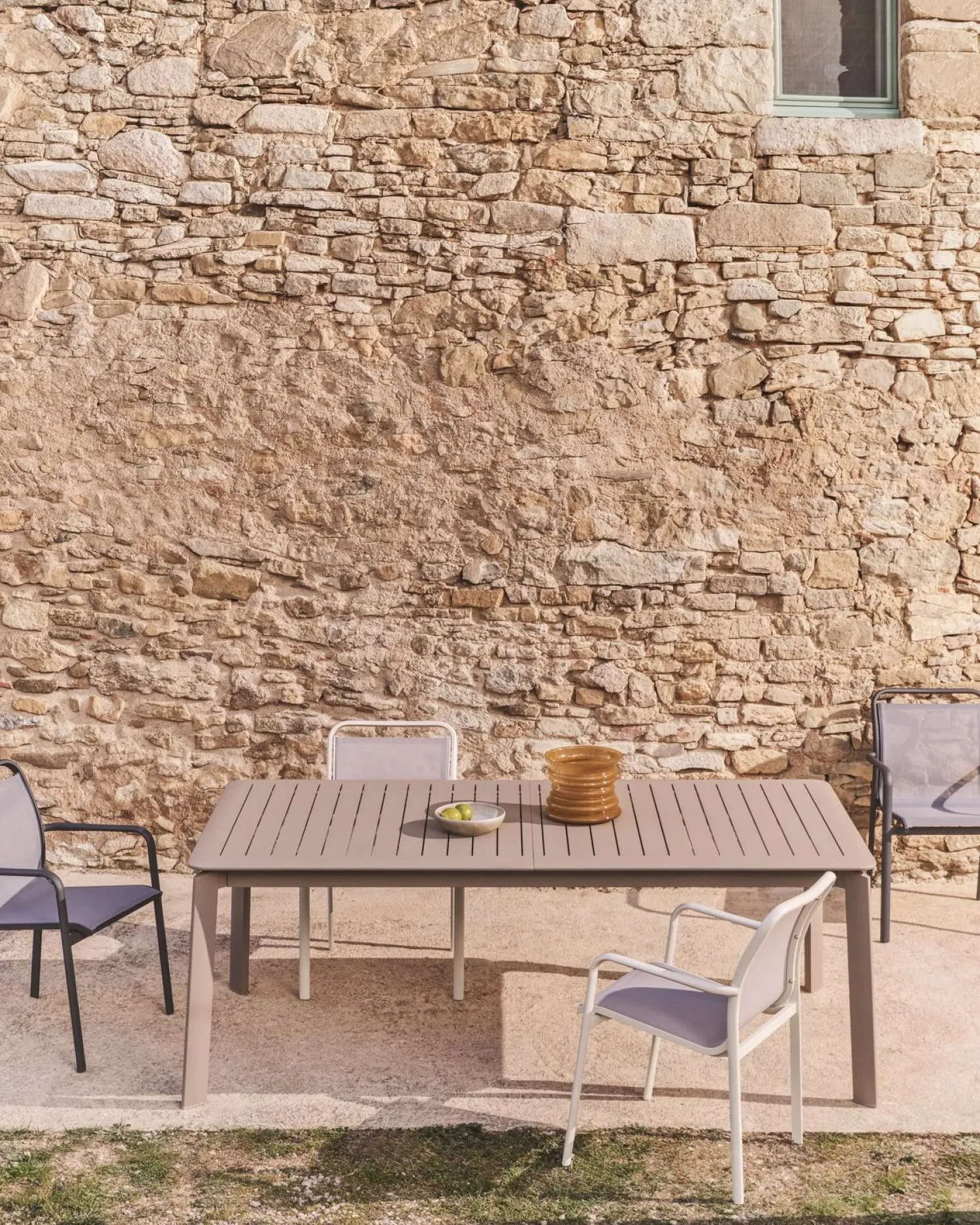 Tuintafels-Kave Home Izola Tuin Uitschuiftafel Beige