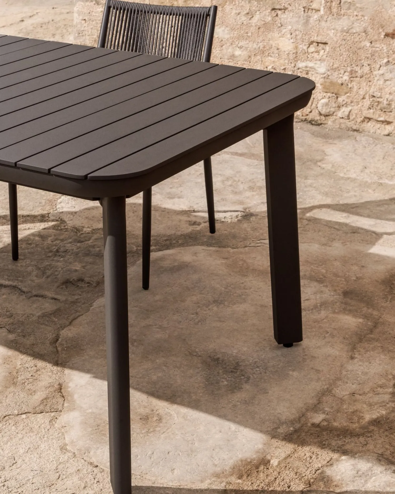 Tuintafels-Kave Home Izola Uitschuifbare Tuintafel Grafiet
