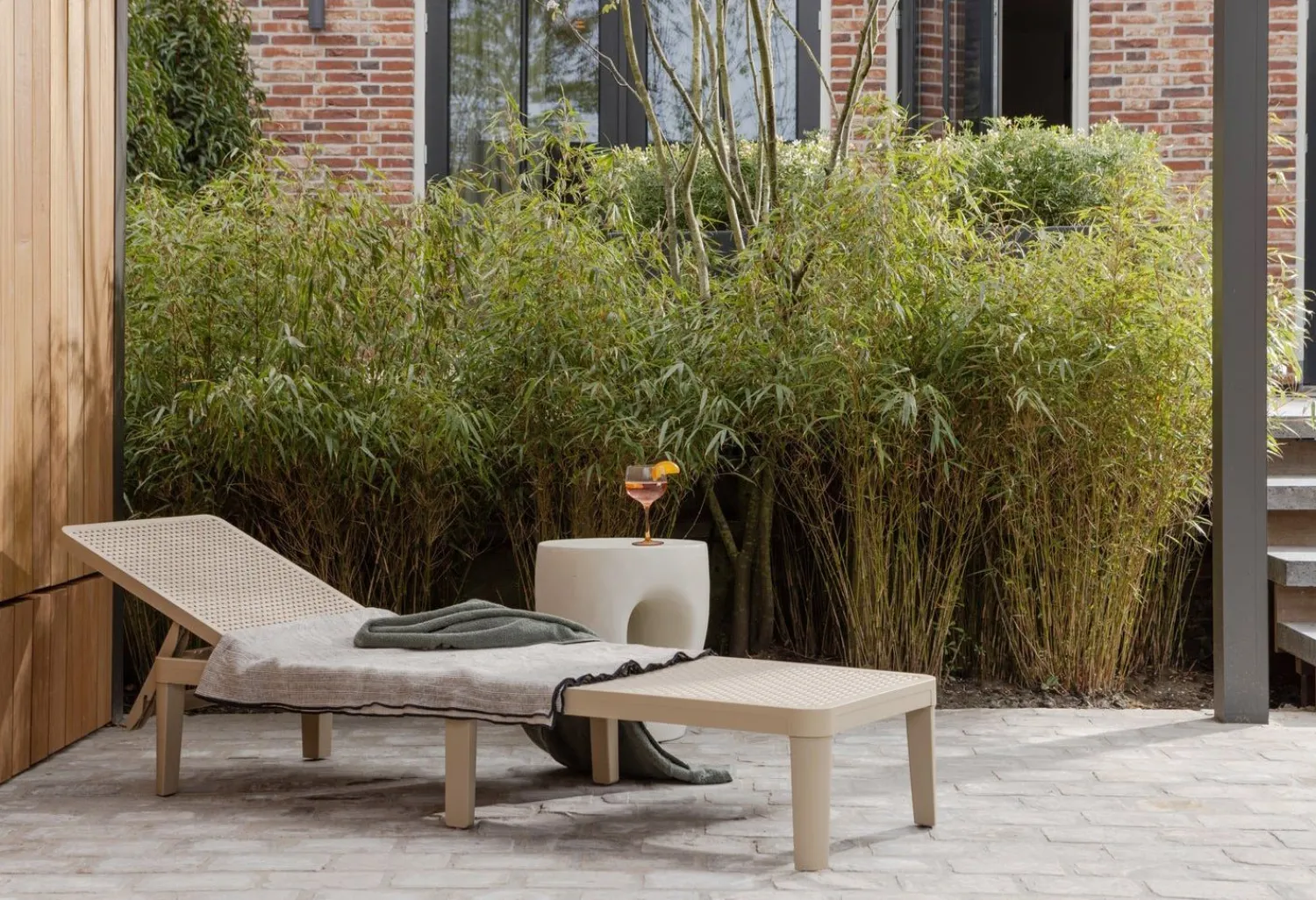 Tuinstoelen-WOOOD Jinte Ligbed Zand