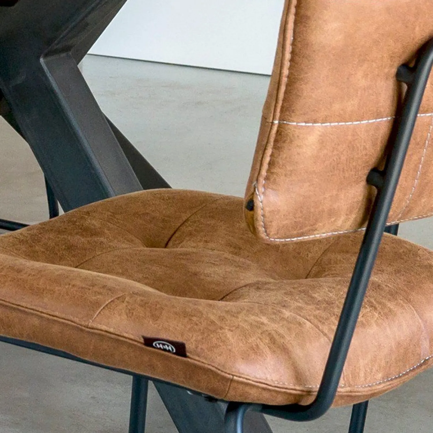 Eetkamerstoelen Zonder Armleuning|Eetkamerstoelen Met Armleuning-Henders en Hazel Julien Eetkamerstoel Cognac
