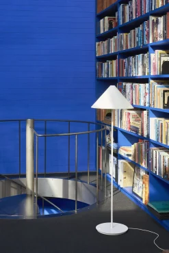 Design Vloerlampen|Vloerlampen-Louis Poulsen Keglen Vloerlamp White