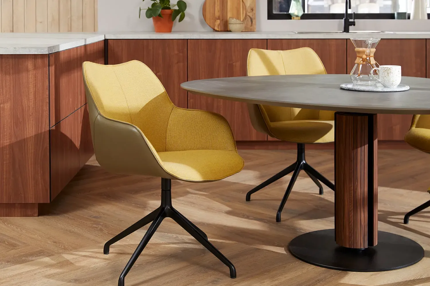 Eetkamerstoelen Met Armleuning-Bree's New World Kiq Armstoel Cognac