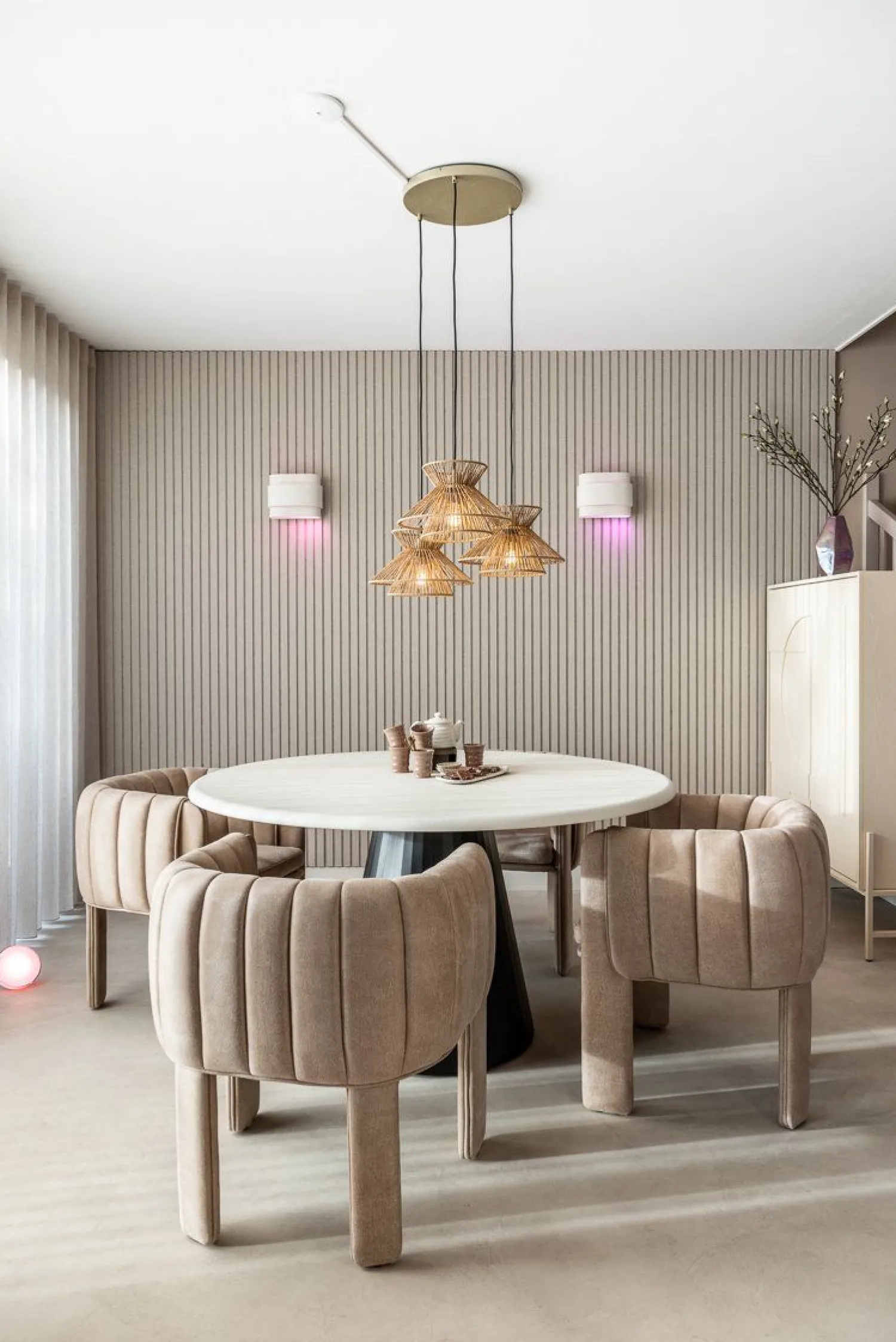 Houten Eettafels|Ronde Eettafels-XOOON Lund Cone Rond Eettafel Stone Skin