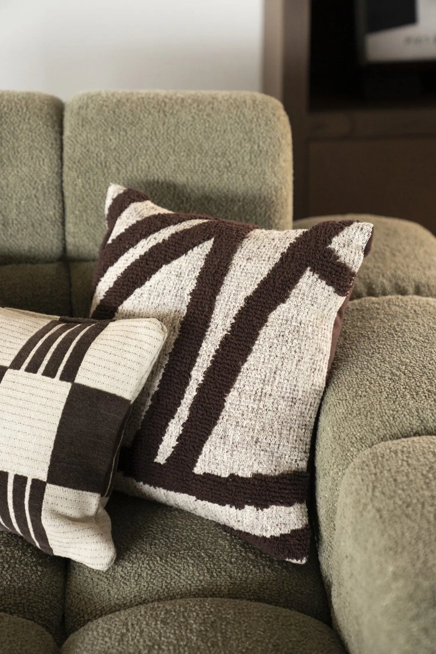 Sierkussens & Plaids-By Boo Majani Kussen Dark Brown