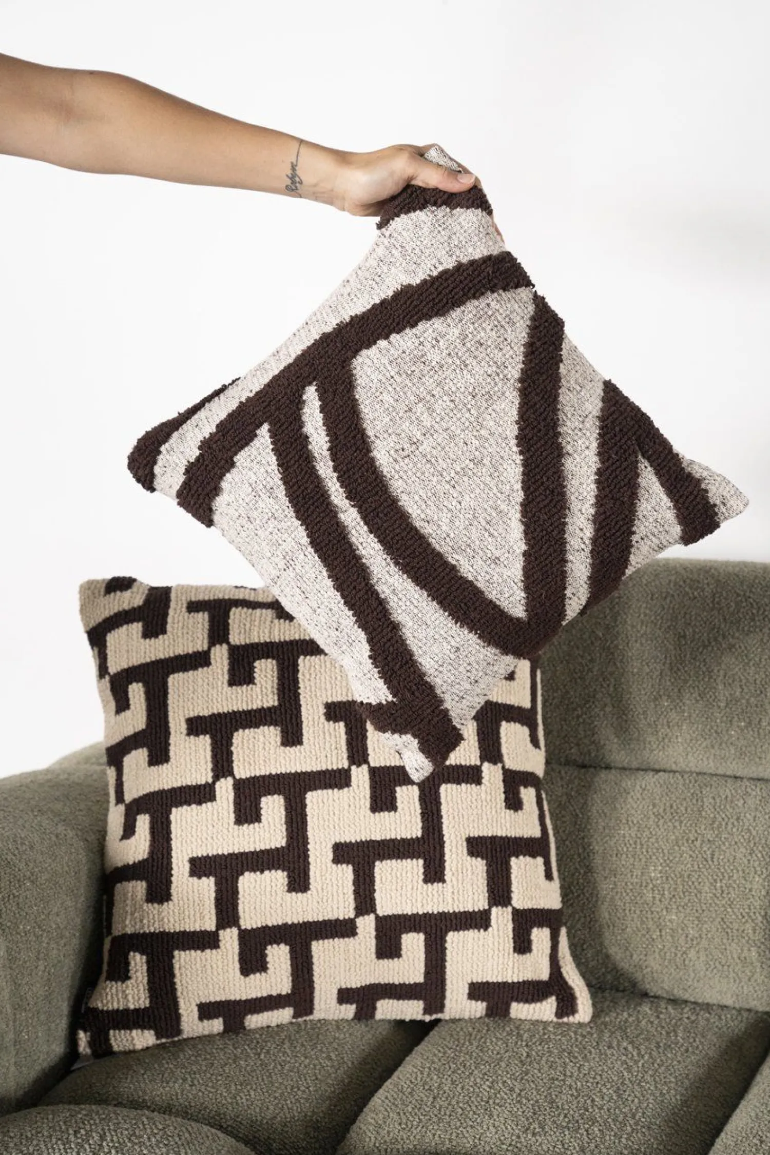 Sierkussens & Plaids-By Boo Majani Kussen Dark Brown