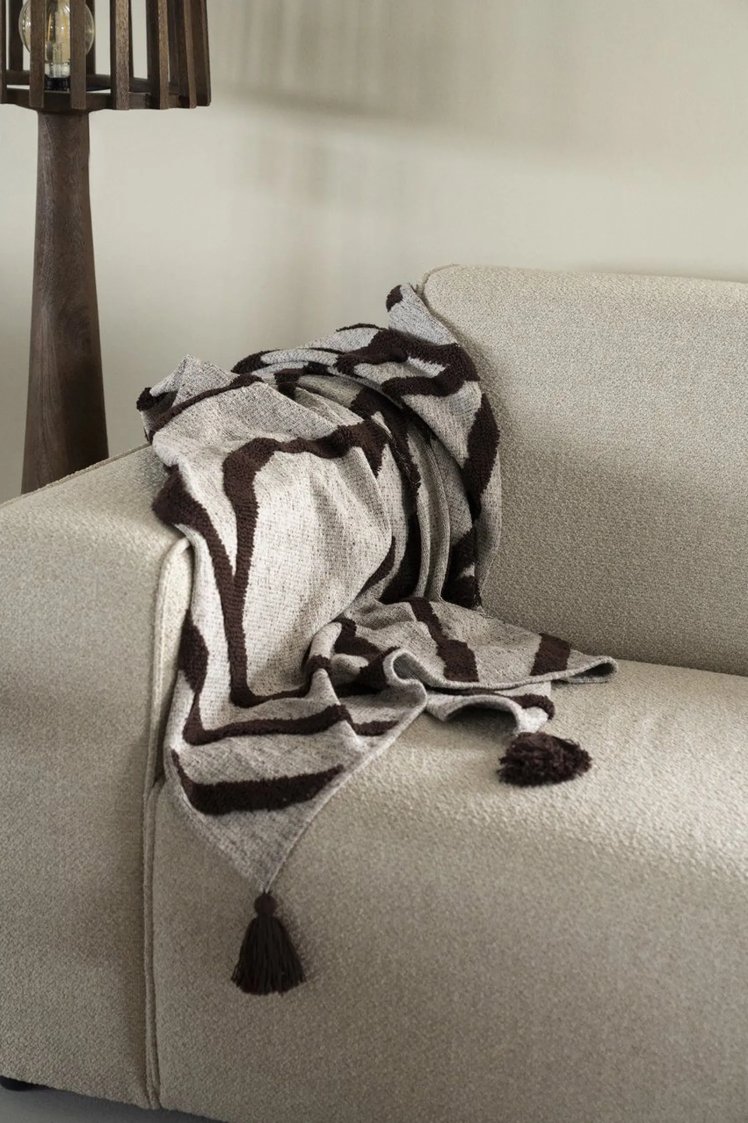 Sierkussens & Plaids-By Boo Majani Plaid Dark Brown
