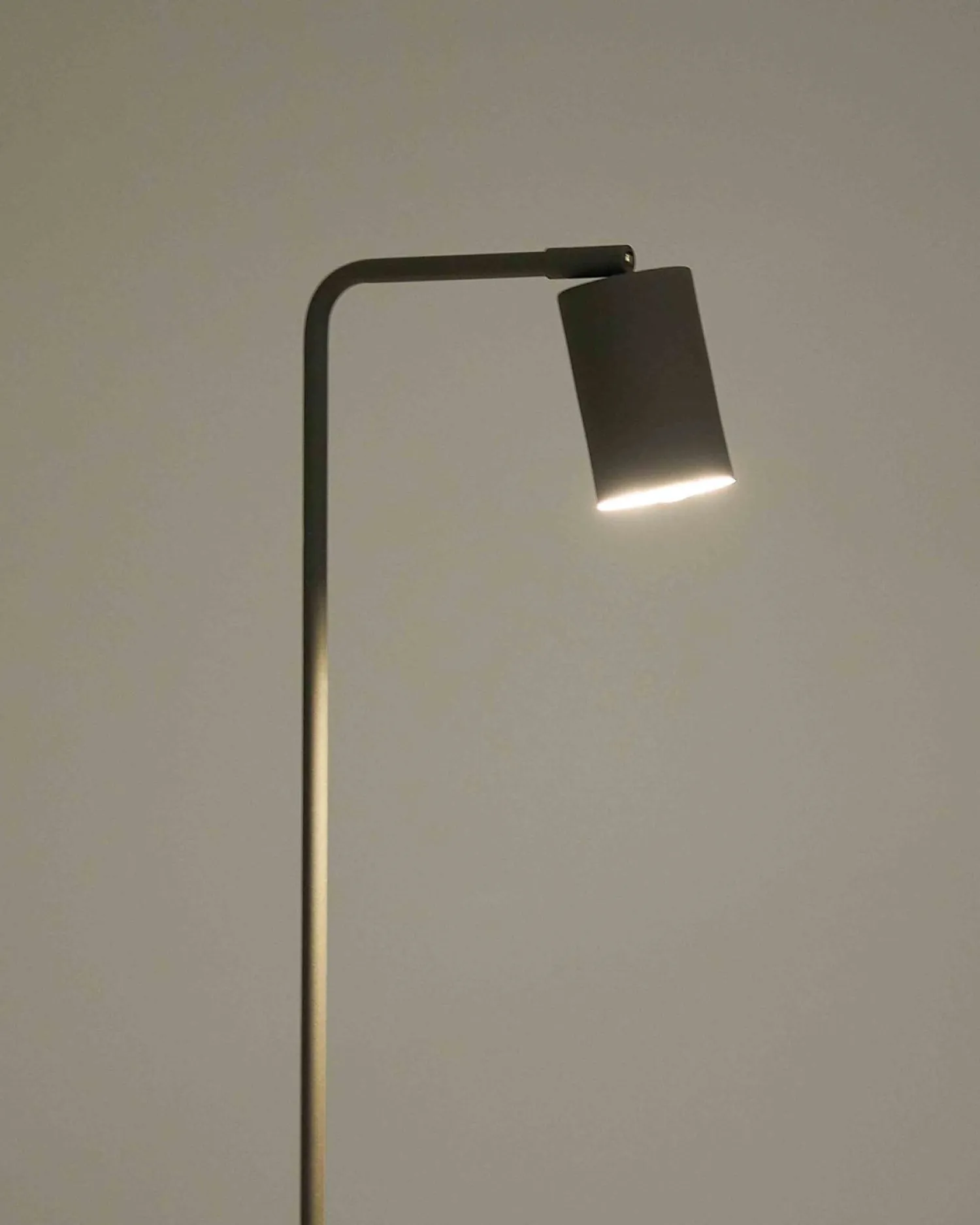 Industriële Vloerlampen|Vloerlampen-Kave Home Manie Vloerlamp Zwart