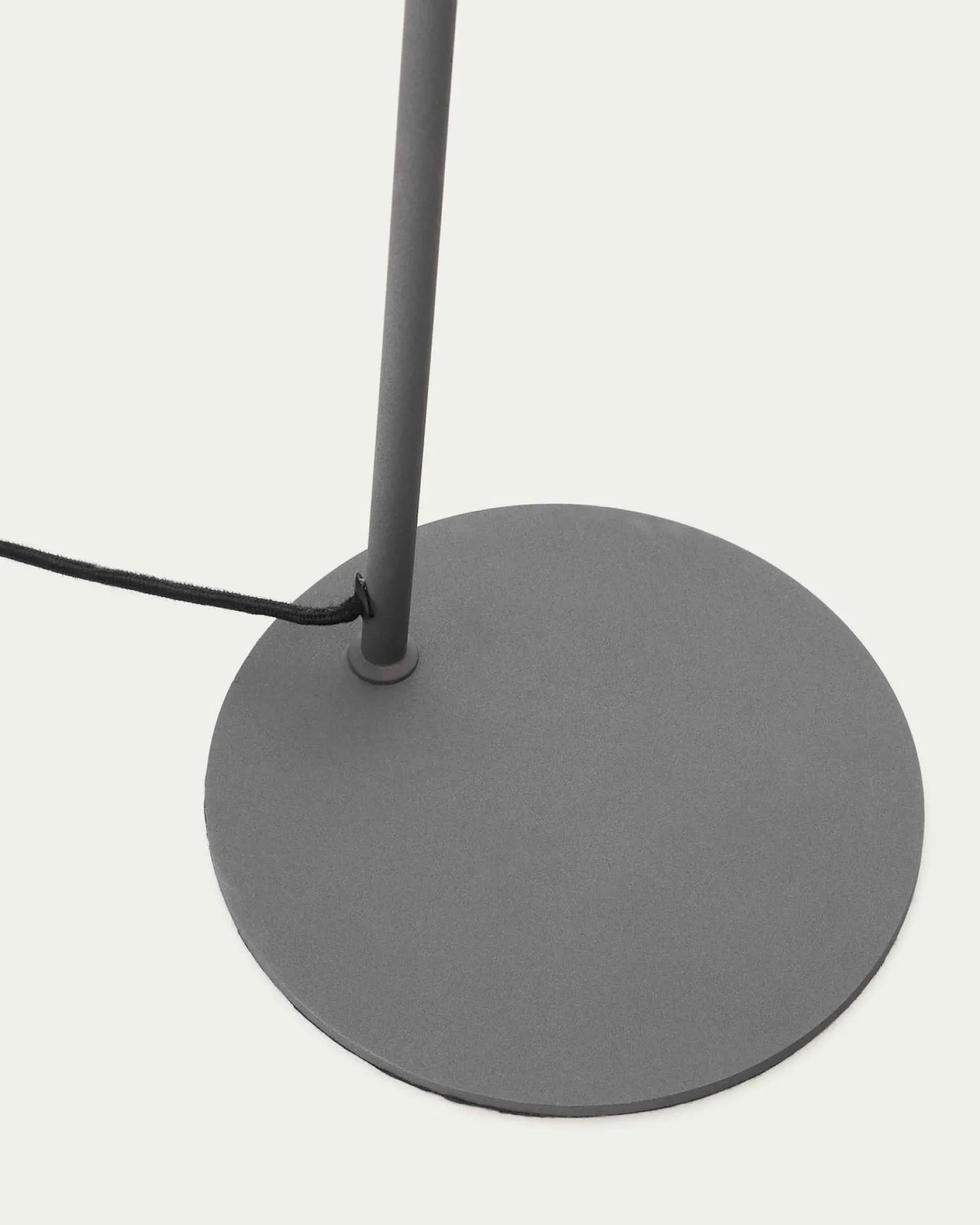 Industriële Vloerlampen|Vloerlampen-Kave Home Manie Vloerlamp Zwart