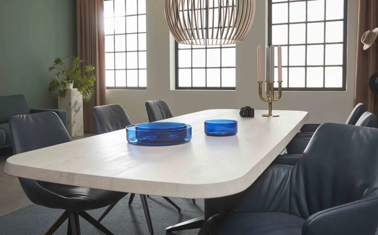 Design Stoelen|Draaibare Eetkamerstoelen-Bert Plantagie Maple Statief Armstoel Blauw