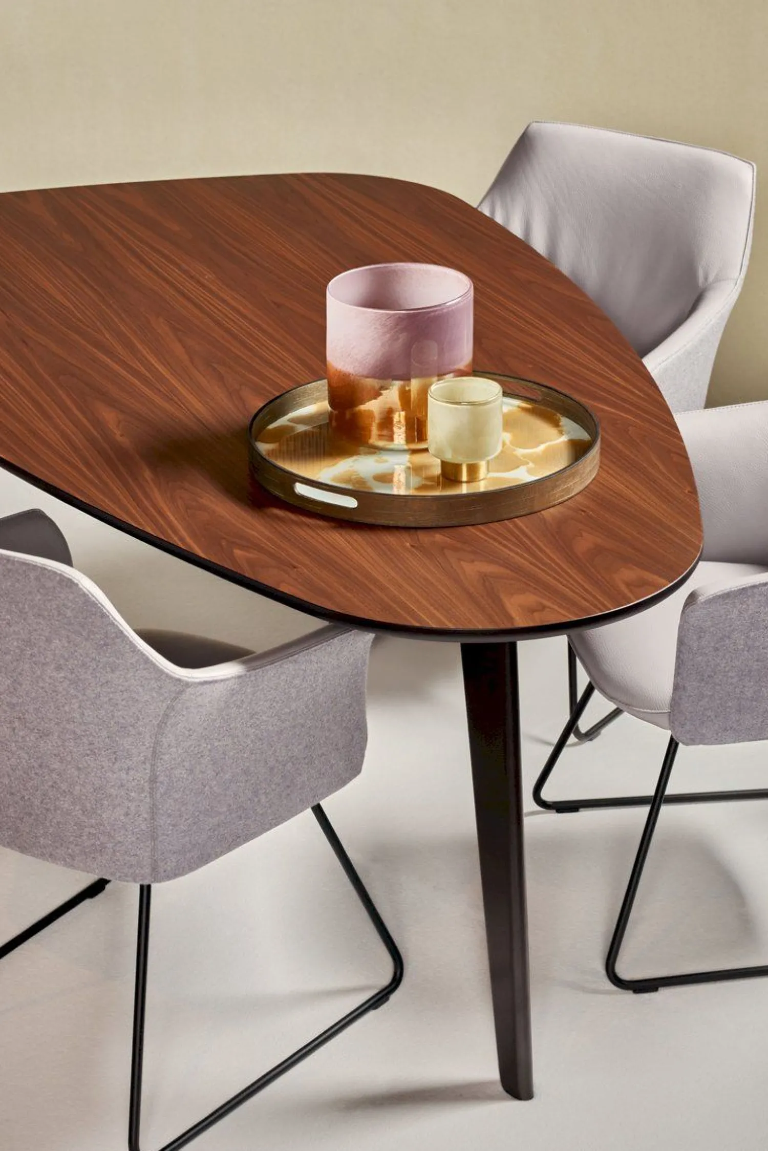 Design Stoelen|Eetkamerstoelen Met Armleuning-Leolux Mara Eetkamerstoel Blauw