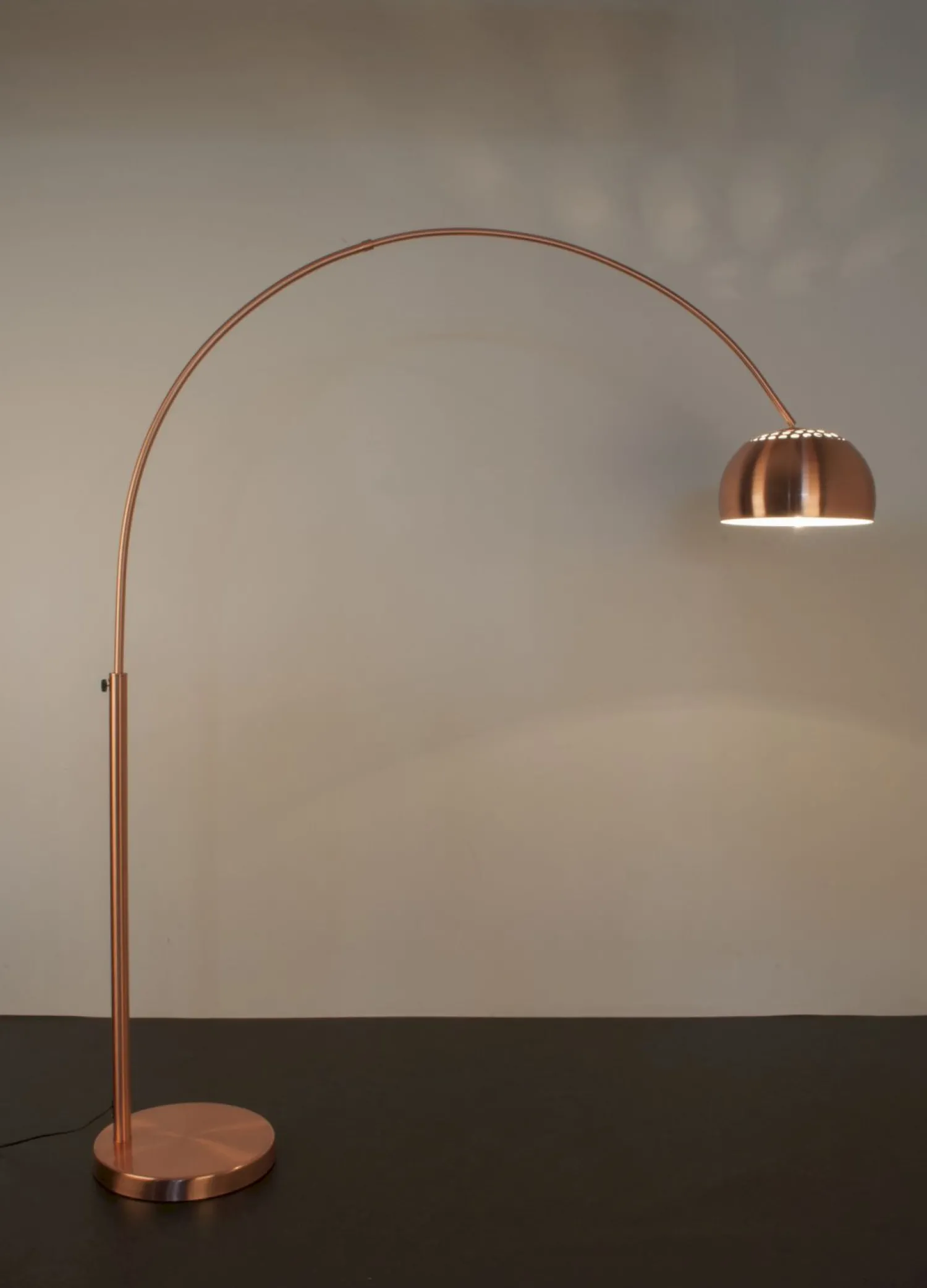 Vloerlampen|Vloerlampen-Zuiver Metal Bow Vloerlamp Copper